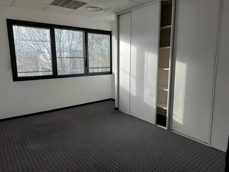 Bureau dans Saint-Grégoire à vendre - Photo intérieure – Image 3 sur 10