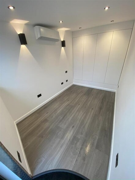 92A Forest Rd, Loughton à louer - Photo intérieure – Image 2 sur 5