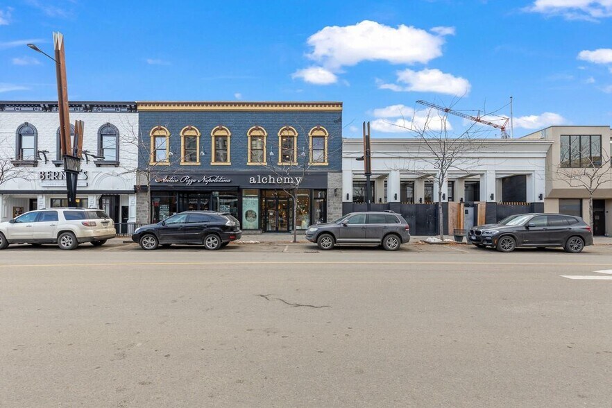 339 Bernard Av, Kelowna, BC à louer - Photo principale – Image 1 sur 15