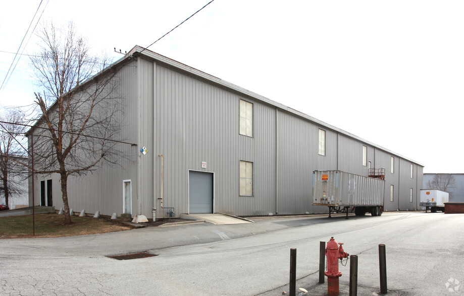 1031 E Mountain St, Kernersville, NC à louer - Photo principale – Image 1 sur 2