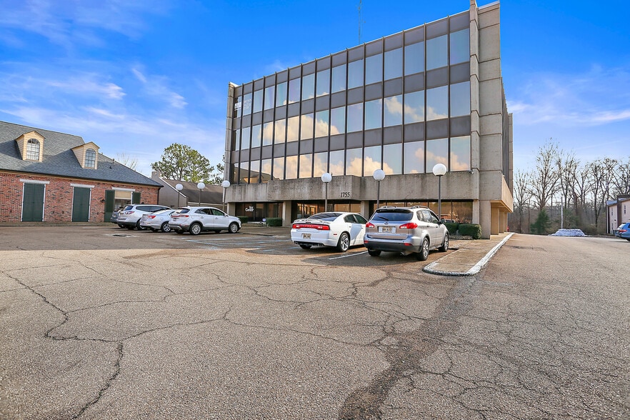 1755 Lelia Dr, Jackson, MS à louer - Photo principale – Image 1 sur 2