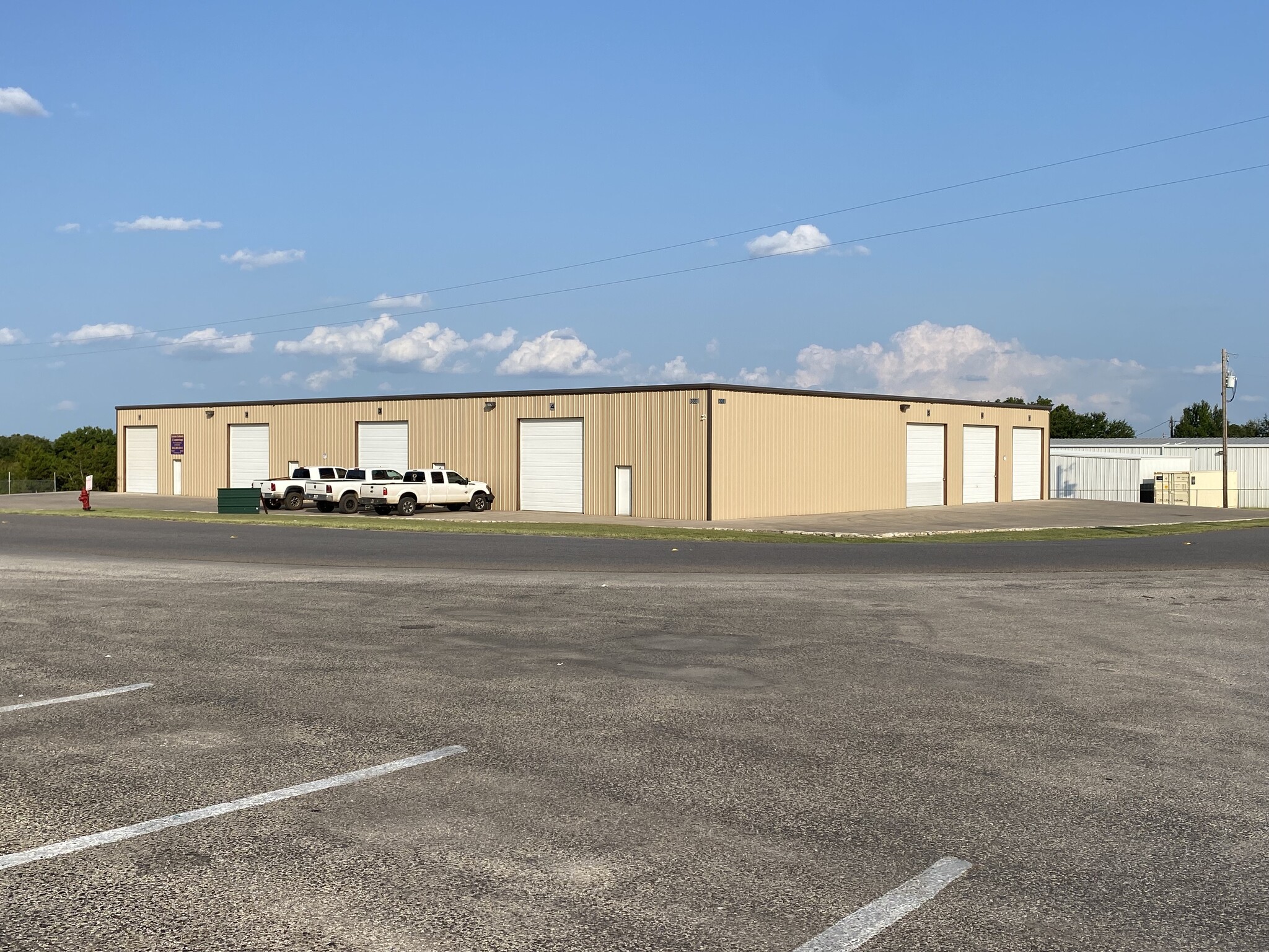 3381 Acton School Rd, Granbury, TX à louer Photo de l’immeuble– Image 1 sur 11