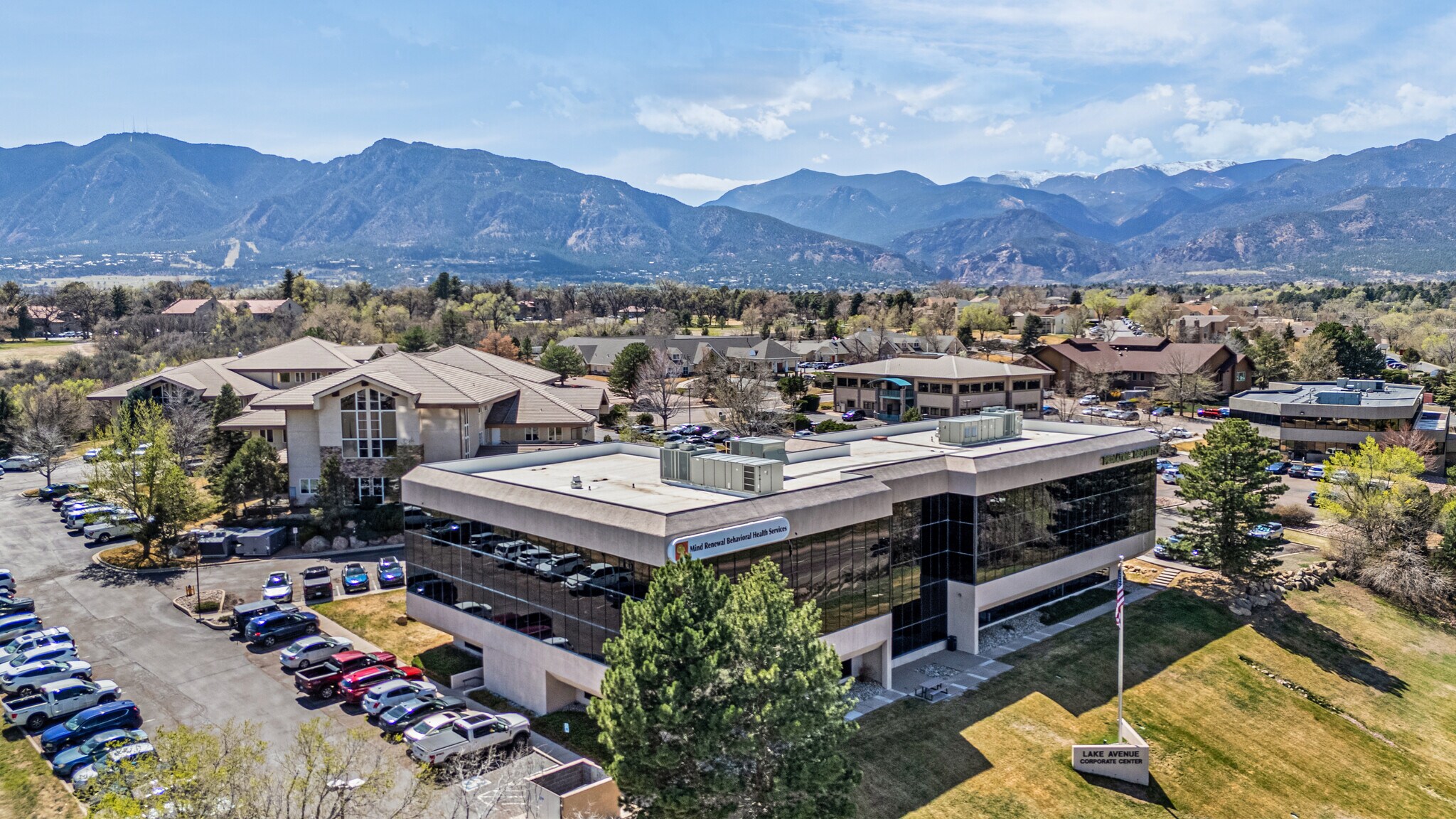 660 Southpointe Ct, Colorado Springs, CO à louer Photo principale– Image 1 sur 17