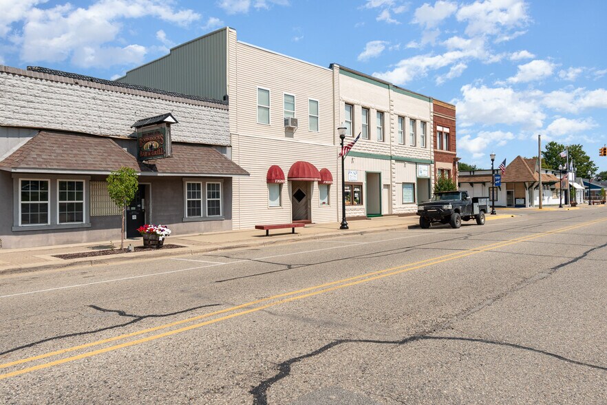 221 E Railway St, Coleman, MI à vendre - Photo de l’immeuble – Image 3 sur 22