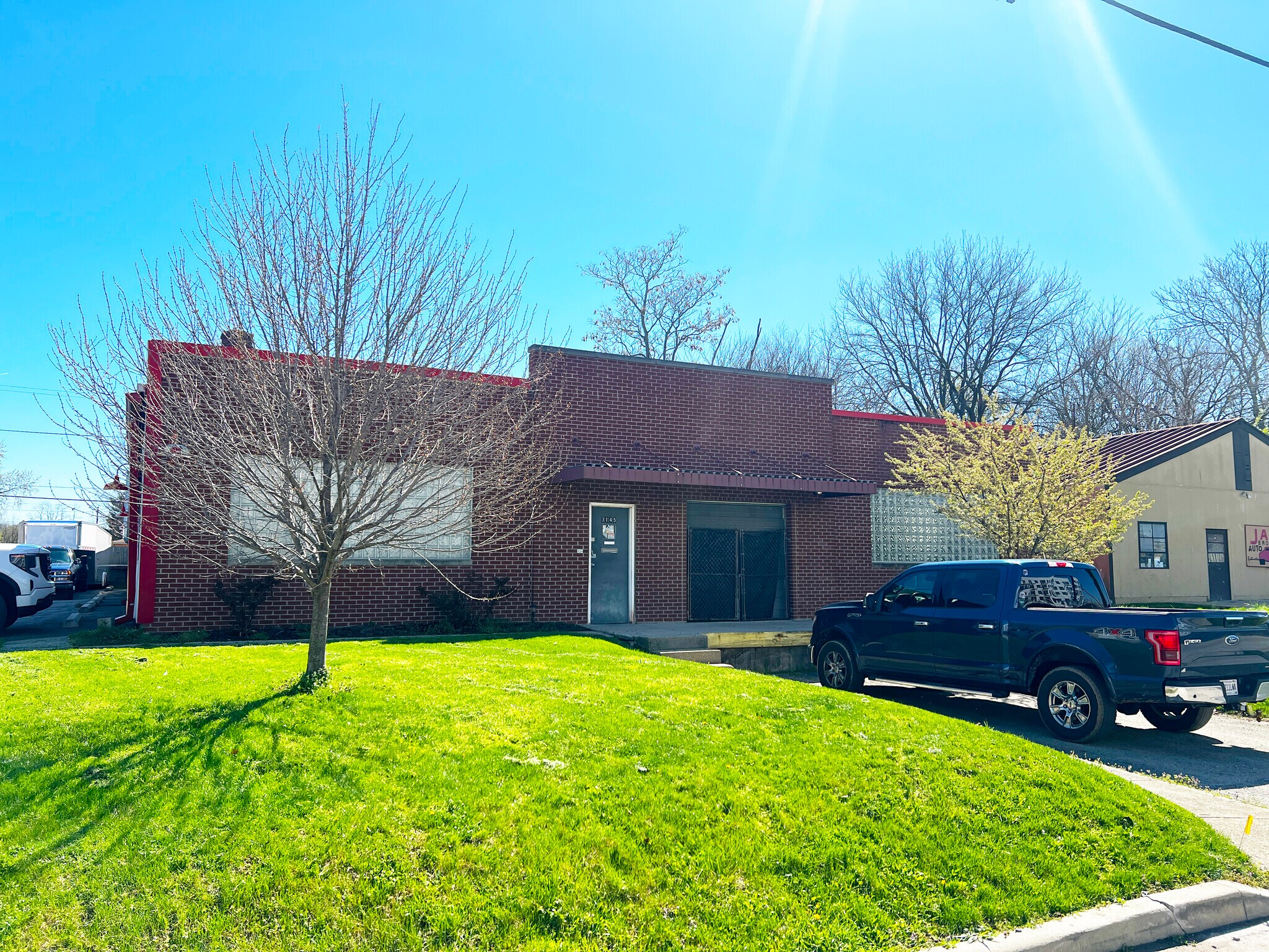 3145 Dr Andrew J Brown Ave, Indianapolis, IN à louer Photo principale– Image 1 sur 9