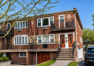 Plus de détails pour 4219 195th St, Flushing, NY - Logement à vendre
