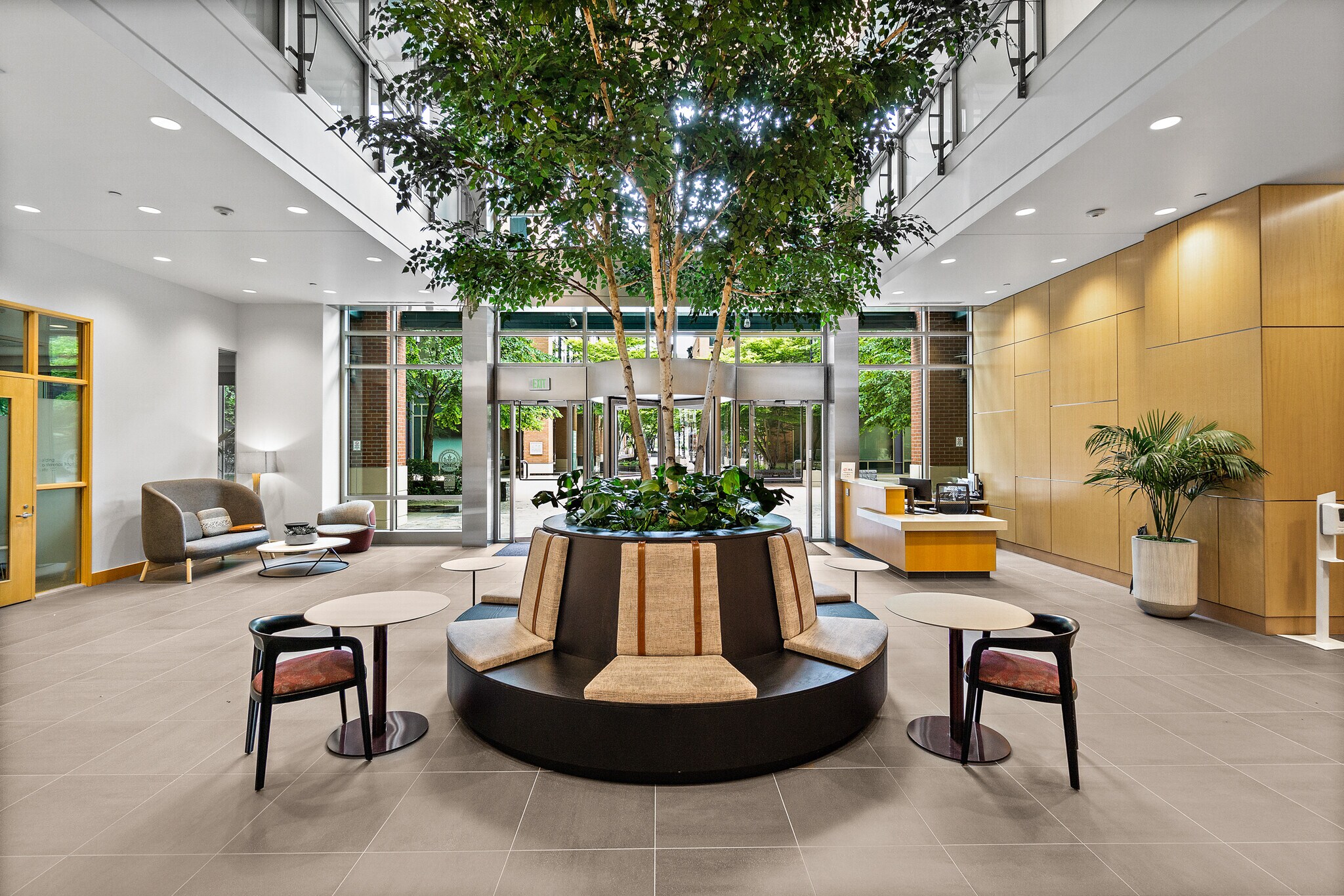 705 5th Ave S, Seattle, WA à louer Photo principale– Image 1 sur 11