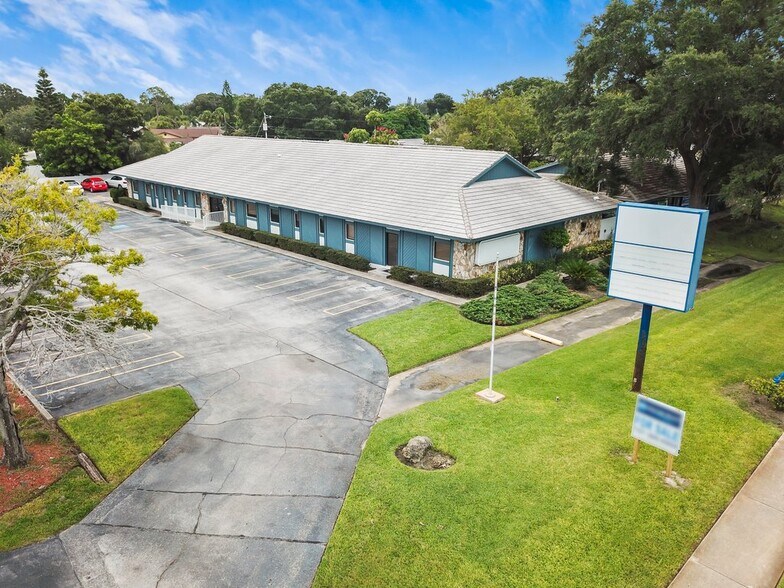 3301 66th St N, Saint Petersburg, FL à louer - Photo de l’immeuble – Image 2 sur 42