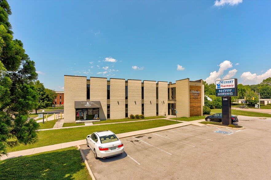 106 Administration Rd, Oak Ridge, TN à louer - Photo de l’immeuble – Image 1 sur 13