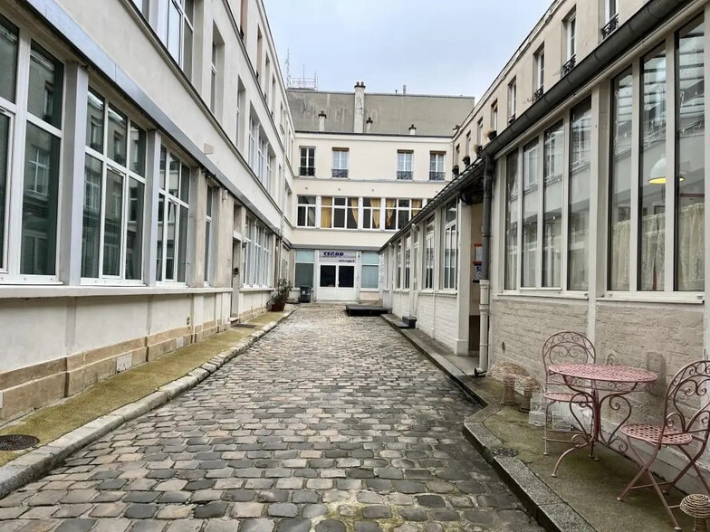 16 Rue De La Pierre Levée, Paris à louer - Photo de l’immeuble – Image 3 sur 7