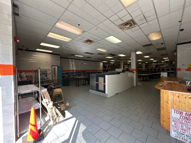 166 Christopher Columbus Dr, Jersey City, NJ à louer - Photo intérieure – Image 2 sur 4