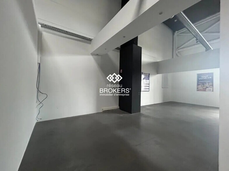 Local commercial dans Caudebec-lès-Elbeuf à louer - Photo intérieure – Image 2 sur 5