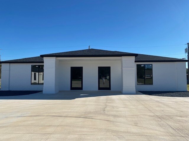 391 Mill Creek Dr, Salado, TX à louer - Photo de l’immeuble – Image 1 sur 24