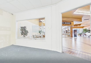 300 Bonner Mall Way, Ponderay, ID à louer Photo intérieure– Image 2 sur 4