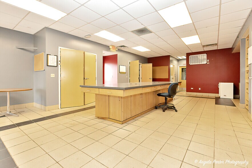 1820 Circuit Dr, Round Lake Beach, IL à louer - Photo de l’immeuble – Image 3 sur 15