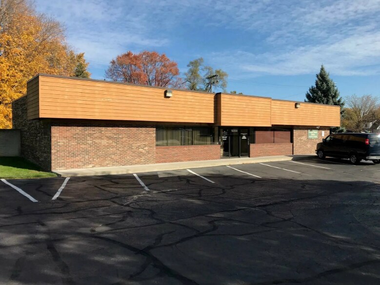 19200 Ecorse Rd, Allen Park, MI à louer - Photo de l’immeuble – Image 2 sur 5