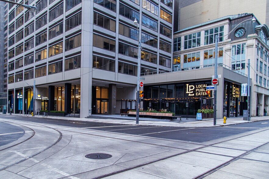 141 Adelaide St W, Toronto, ON à louer - Photo de l’immeuble – Image 3 sur 3