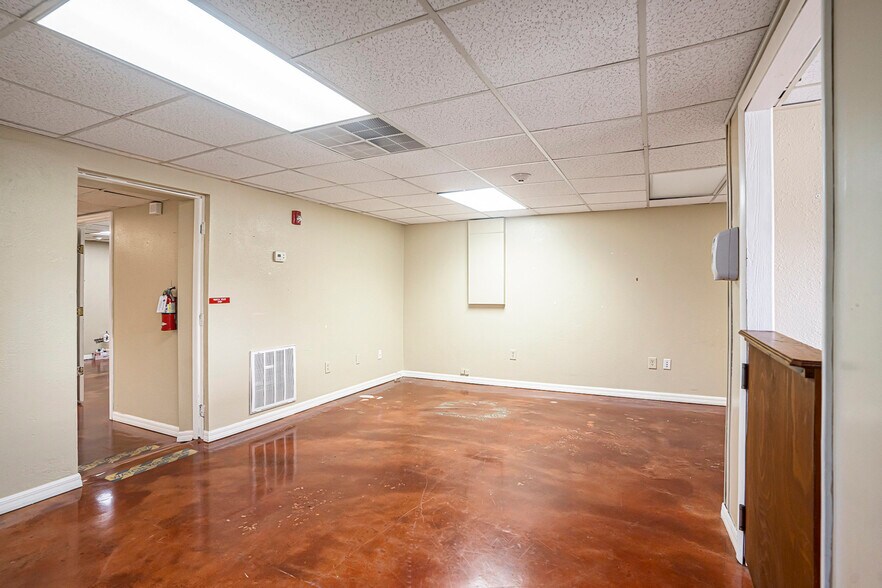 2801-E 60 hwy, Valrico, FL à vendre - Photo intérieure – Image 3 sur 38