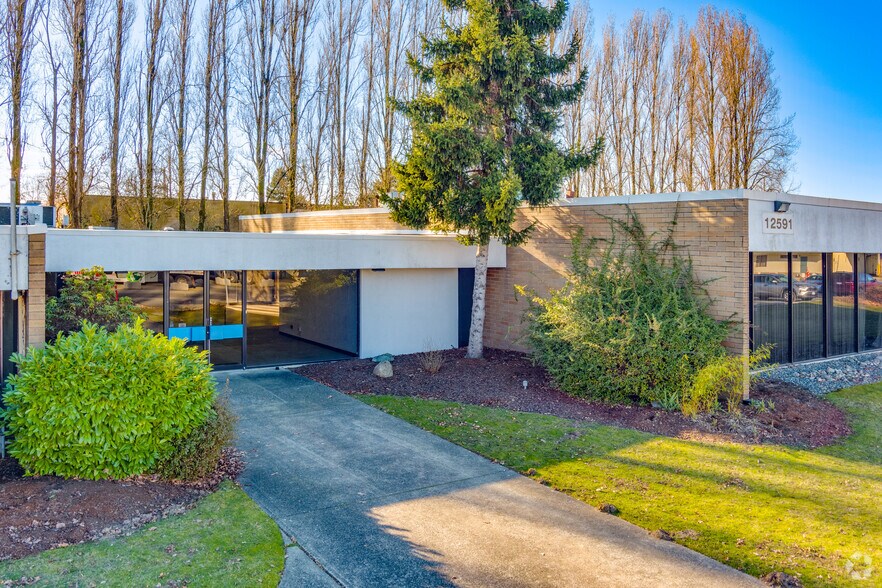 12591 Vulcan Way, Richmond, BC à louer - Photo de l’immeuble – Image 3 sur 4