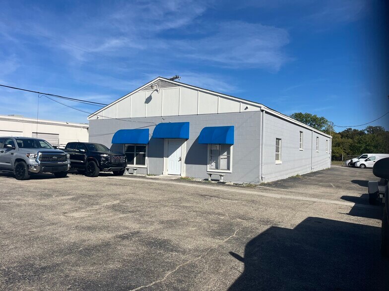 925 Luke St, Irving, TX à vendre - Photo de l’immeuble – Image 1 sur 7