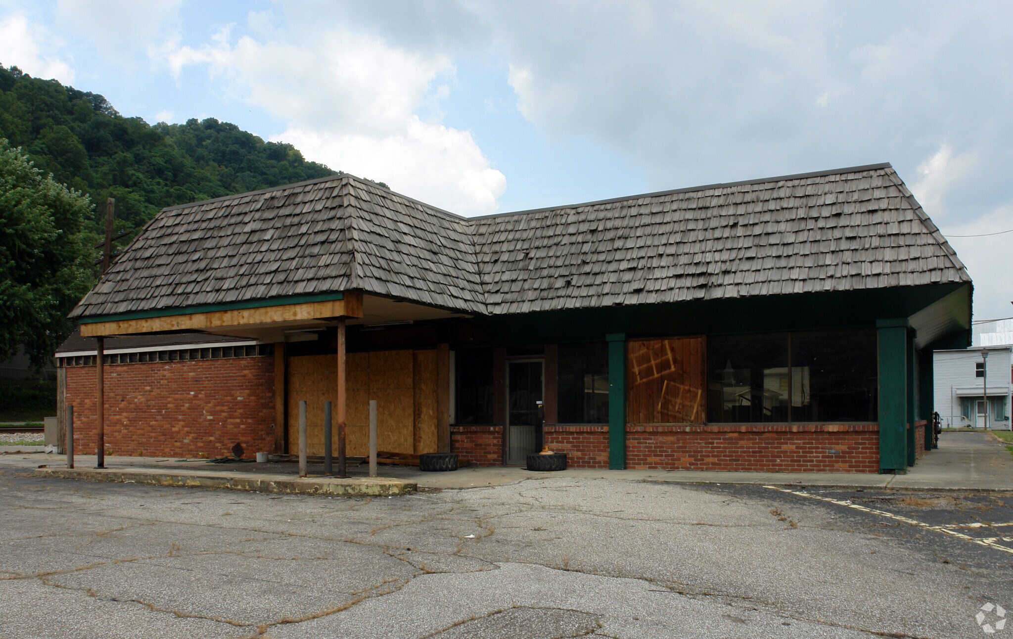 9703 Maccorkle Ave, Marmet, WV à louer Photo principale– Image 1 sur 3
