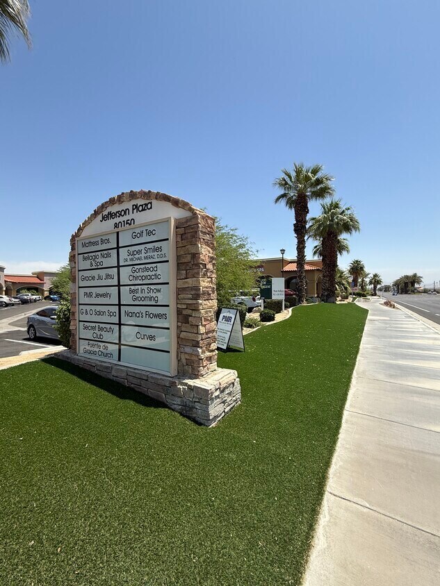 80150 Hwy 111, Indio, CA à louer Photo de l’immeuble– Image 1 sur 11