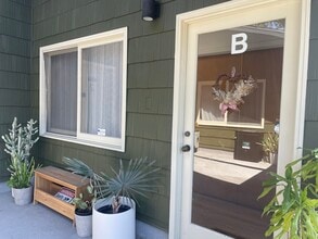2488 Newport Blvd, Costa Mesa, CA à louer Photo de l’immeuble– Image 1 sur 6