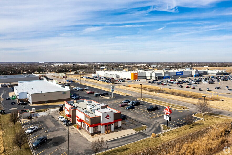 511 Windward Dr, Newton, KS à louer - Photo de l’immeuble – Image 1 sur 11