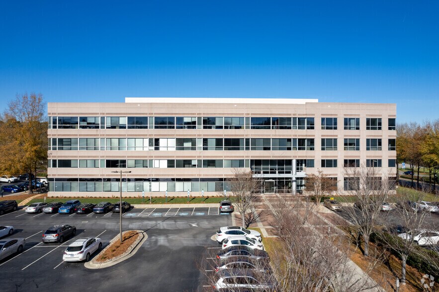 4819 Emperor Blvd, Durham, NC à louer - Photo de l’immeuble – Image 3 sur 22