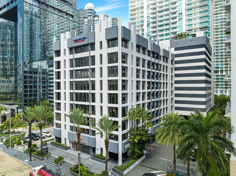 1110 Brickell Ave, Miami, FL à louer - Photo de l’immeuble – Image 3 sur 31