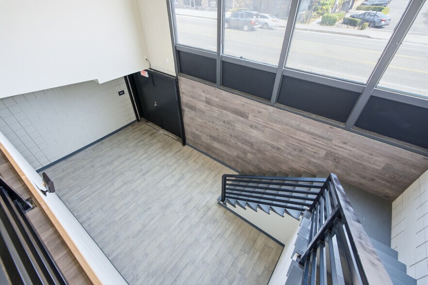 247 E Highland Ave, San Bernardino, CA à vendre - Photo de l’immeuble – Image 3 sur 95