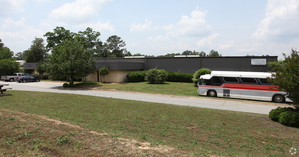 1931 Rock Chapel Rd, Lithonia, GA à louer - Photo de l’immeuble – Image 2 sur 5