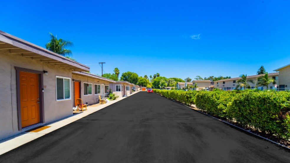 275-299 S Mollison Ave, El Cajon, CA à vendre - Photo de l’immeuble – Image 3 sur 12