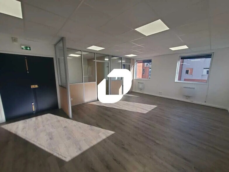 106-110 Rue Du Lieutenant Petit Leroy, Chevilly-Larue à louer - Photo de l’immeuble – Image 3 sur 20