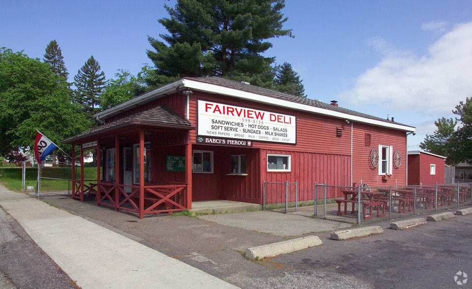193 Fairview Ave, Chicopee, MA à vendre - Photo principale – Image 1 sur 24