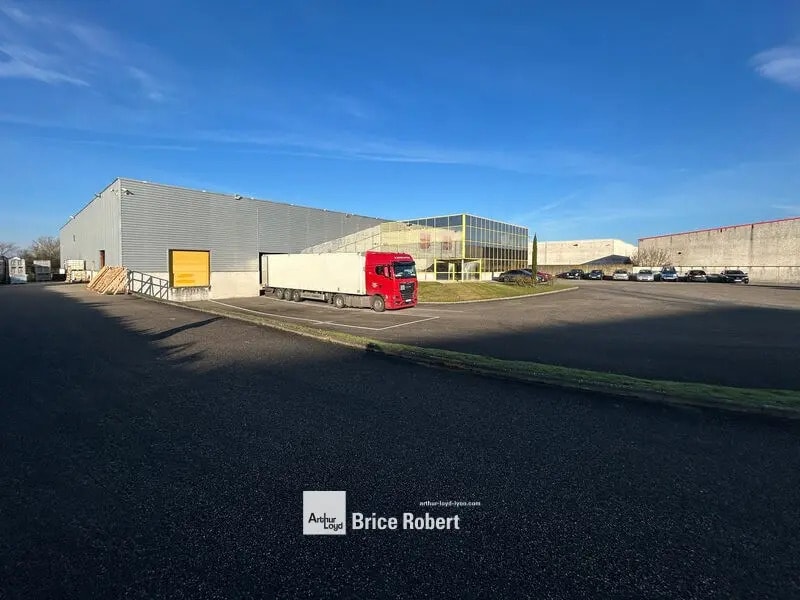 Local d'activités dans Meyzieu à vendre Photo de l’immeuble– Image 1 sur 7