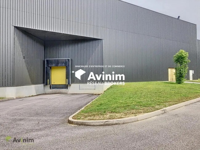 Plus de détails pour Local d'activités à louer