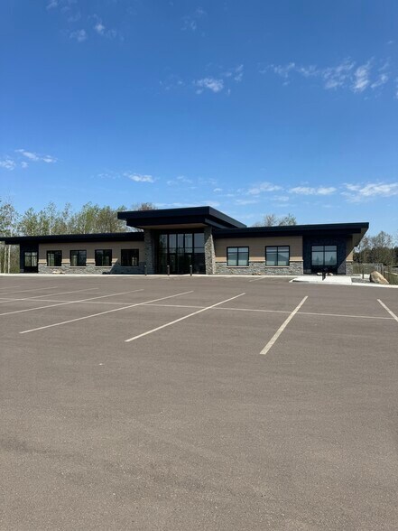 2600 Wisconsin Ave, Rice Lake, WI à louer - Photo de l’immeuble – Image 2 sur 6