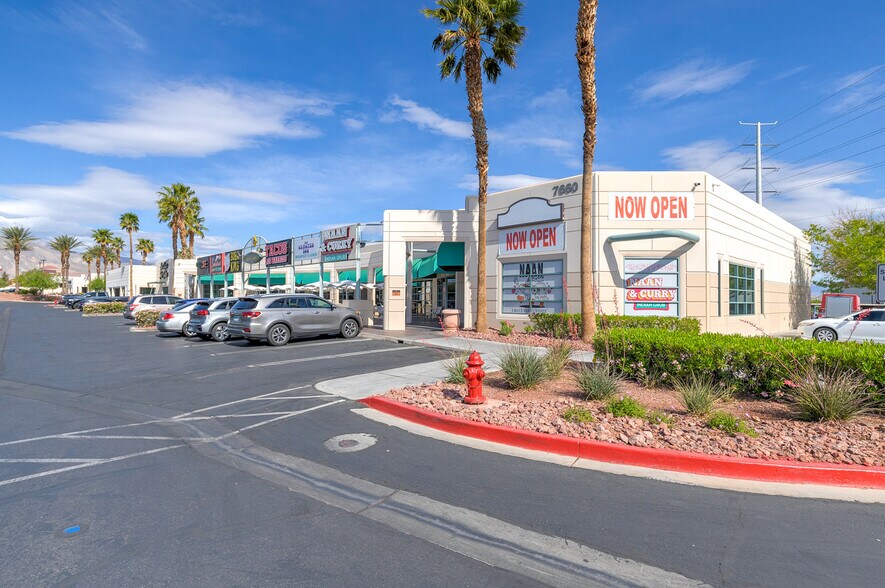 7660 W Cheyenne Ave, Las Vegas, NV à louer - Photo de l’immeuble – Image 3 sur 60