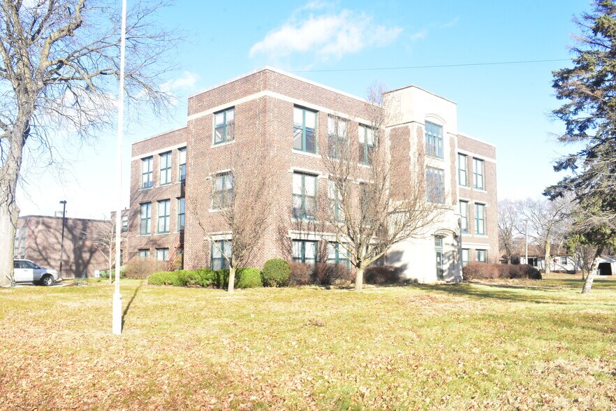 200 E Arlington St, Waterloo, IA à vendre - Photo de l’immeuble – Image 2 sur 28