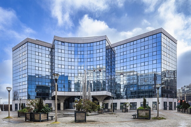 Plus de détails pour 18 Avenue Des Olympiades, Fontenay-sous-Bois - Bureau à louer