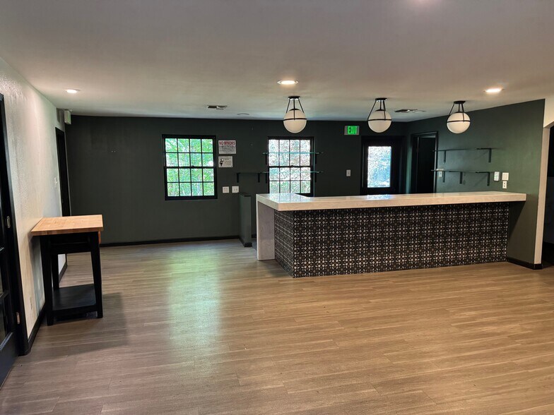 1505 E Portland Rd, Newberg, OR à louer - Photo de l’immeuble – Image 3 sur 20