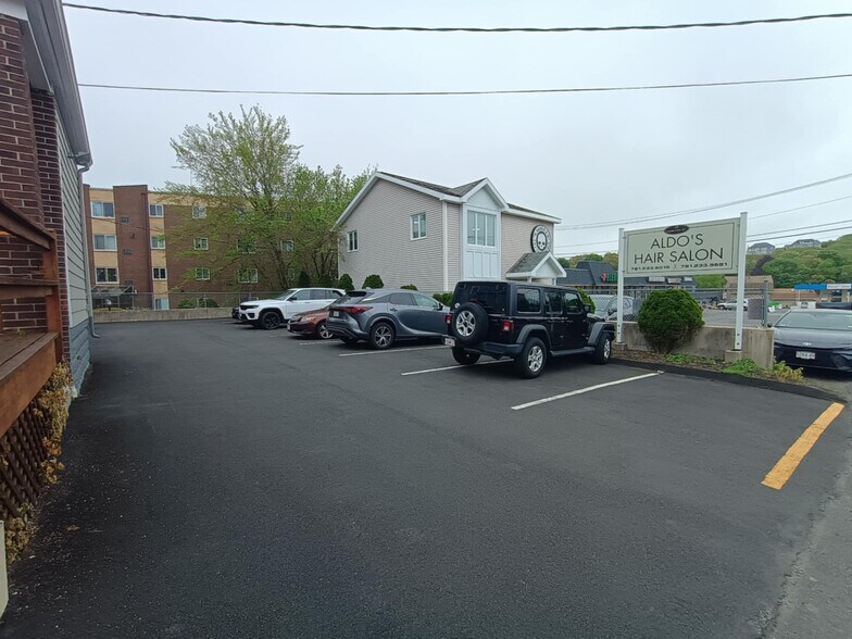 25 Hamilton St, Saugus, MA à louer - Photo de l’immeuble – Image 2 sur 18