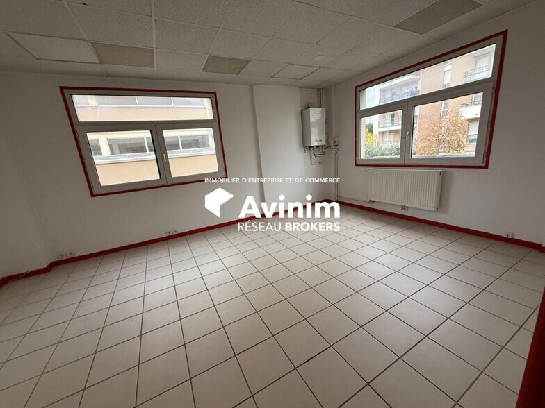 Bureau dans Argenteuil à louer - Photo intérieure – Image 2 sur 3