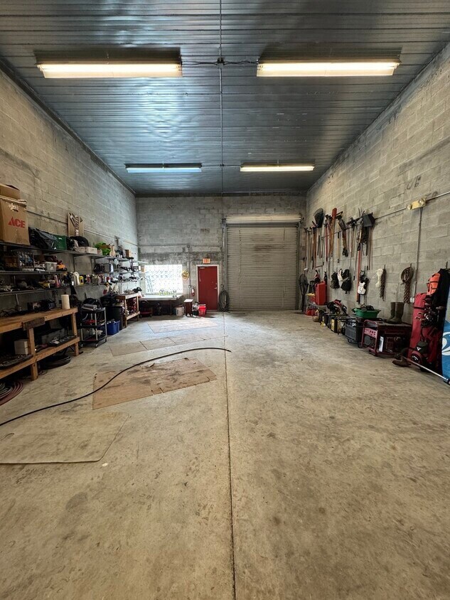 615-635 NW Biltmore Street, Port Saint Lucie, FL 34983 - Lot 623 -  - Photo intérieure - Image 1 of 3