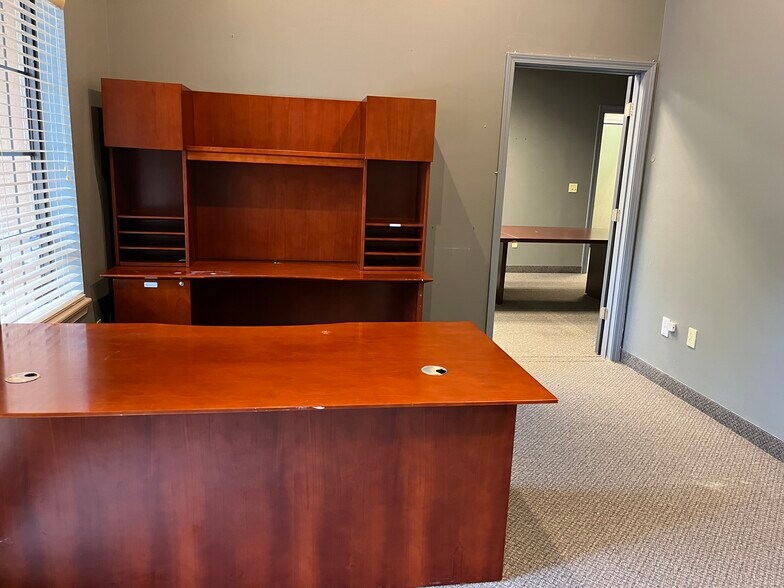 7563 Philips Hwy, Jacksonville, FL à louer - Photo intérieure – Image 2 sur 6