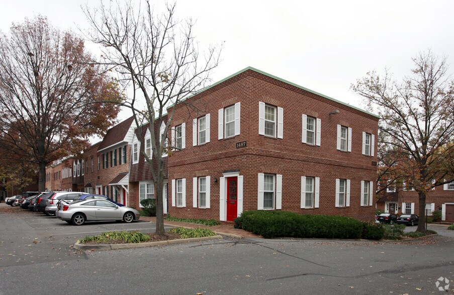 1497 Chain Bridge Rd, McLean, VA à louer - Photo principale – Image 3 sur 20