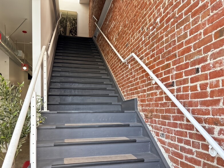 120 E 3rd St, Long Beach, CA à louer - Photo intérieure – Image 3 sur 8