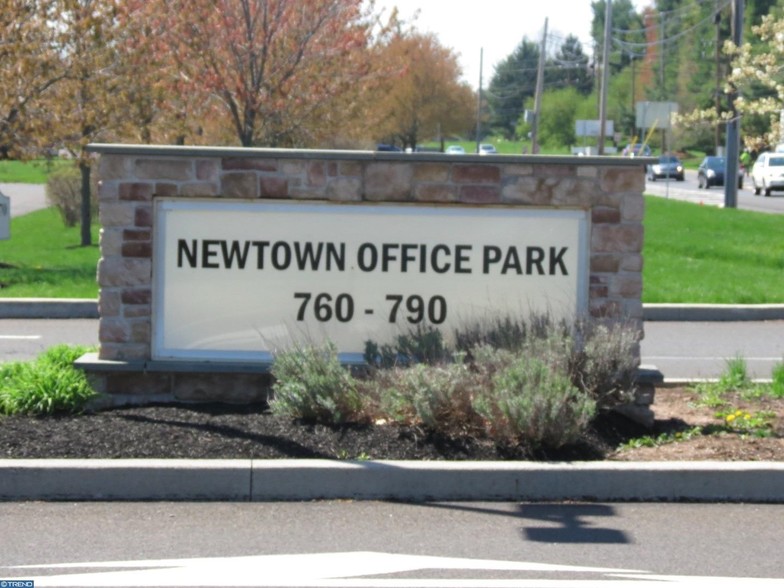 770 Newtown Yardley Rd, Newtown, PA à louer - Photo de l’immeuble – Image 3 sur 55