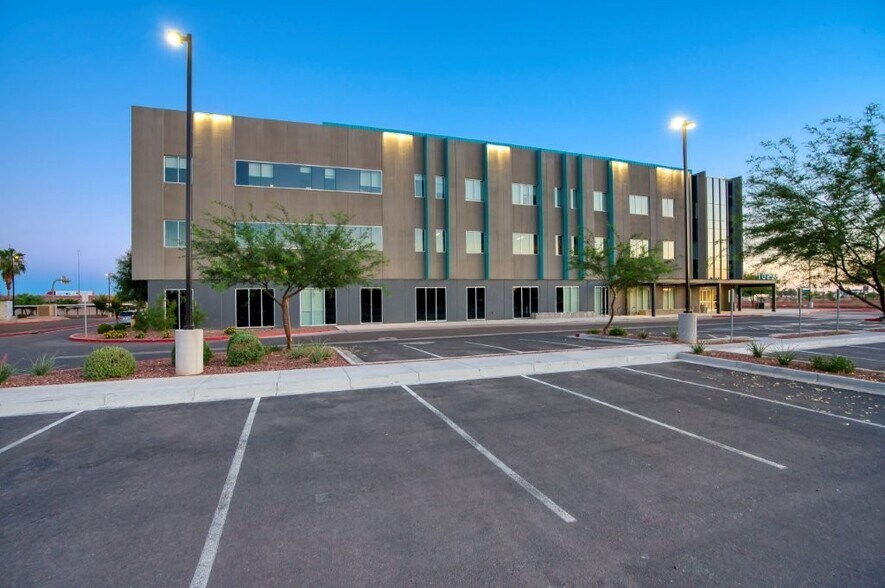 10825 W McDowell Rd, Avondale, AZ à louer - Photo de l’immeuble – Image 2 sur 12